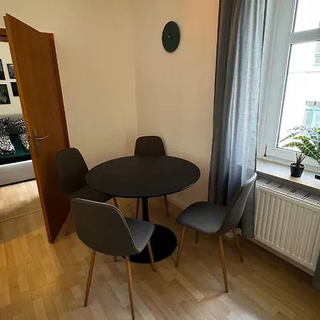 Stayindresden De Altbauperle Mit Kingsize-bett *