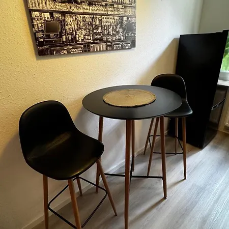 Appartement Stayindresden De Altbauperle Mit Kingsize-bett