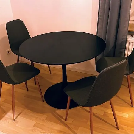 Stayindresden De Altbauperle Mit Kingsize-bett * Dresden