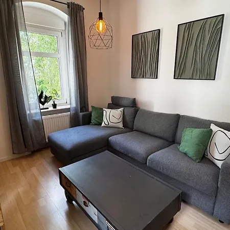 Stayindresden De Altbauperle Mit Kingsize-bett * Dresden